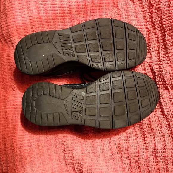 EUC Nike Tanjun Easy On Sneakers - Picture 4 of 6